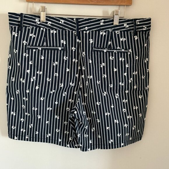 Joe Fresh Women's Classic Blue & White Striped Floral Print Shorts Size 12 BNWOT - Picture 2 of 4